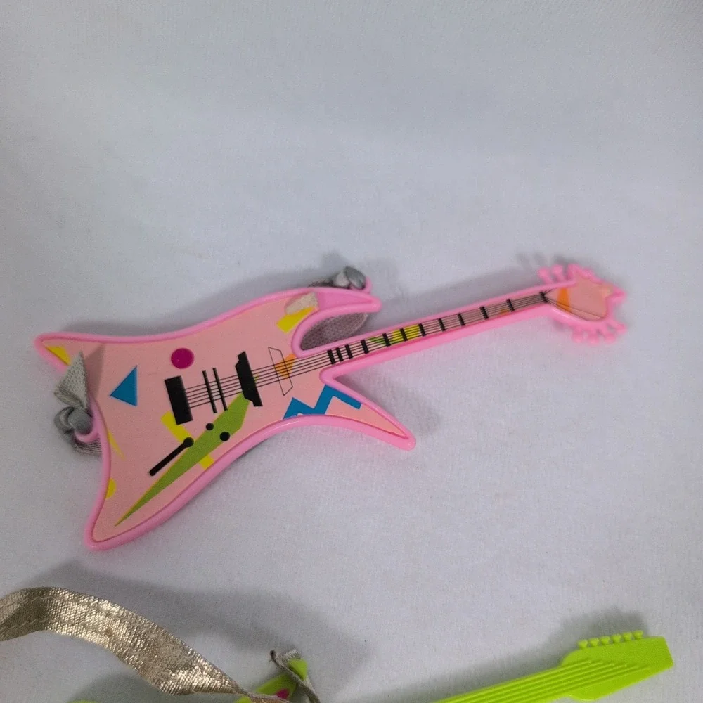 Vintage Barbie and the Rockers guitars (3)